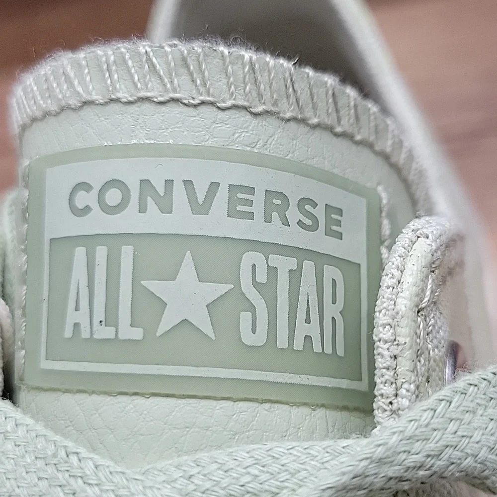 Converse shoes women Brand new platform.